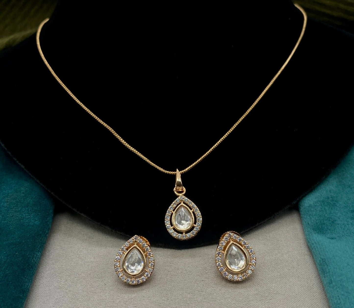 Real Kundan Pendant Set