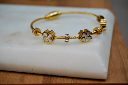 Snowy clover bracelet