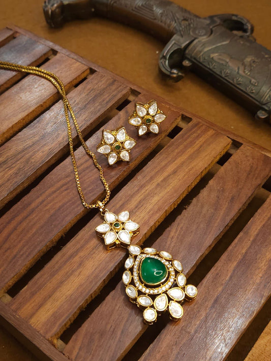 Kundan Pendant Set